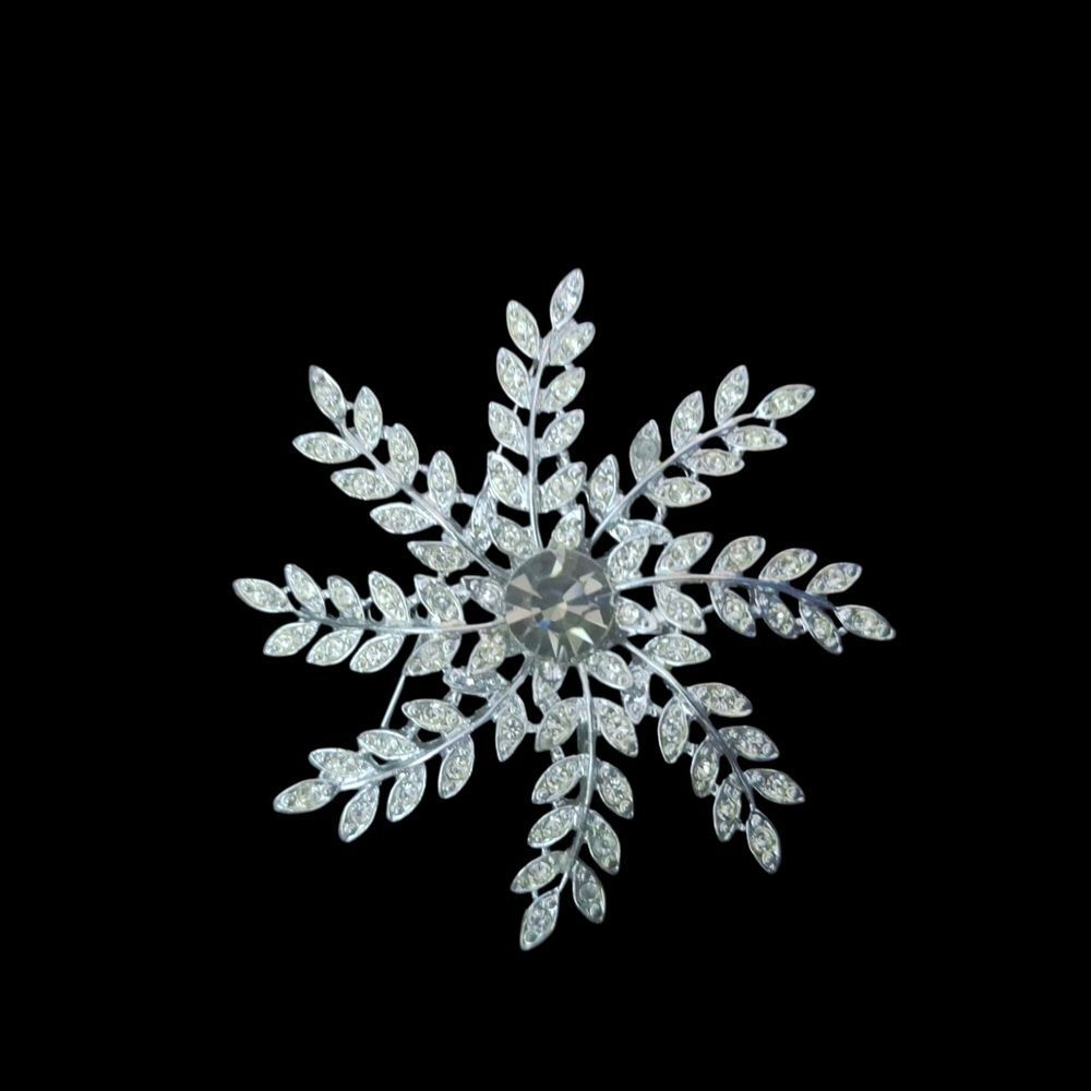 Vintage Sarah Coventry Evening Snowflake Large Holiday Rhinestone Brooch Pin